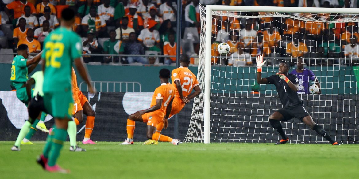 Leeds make approach to sign "incredible" £8m GK who's now a leading target