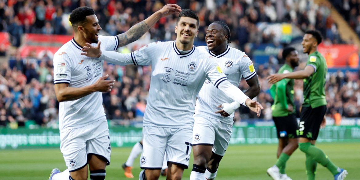 Leeds could unleash £7m gem with "an eye for goal’ alongside Piroe